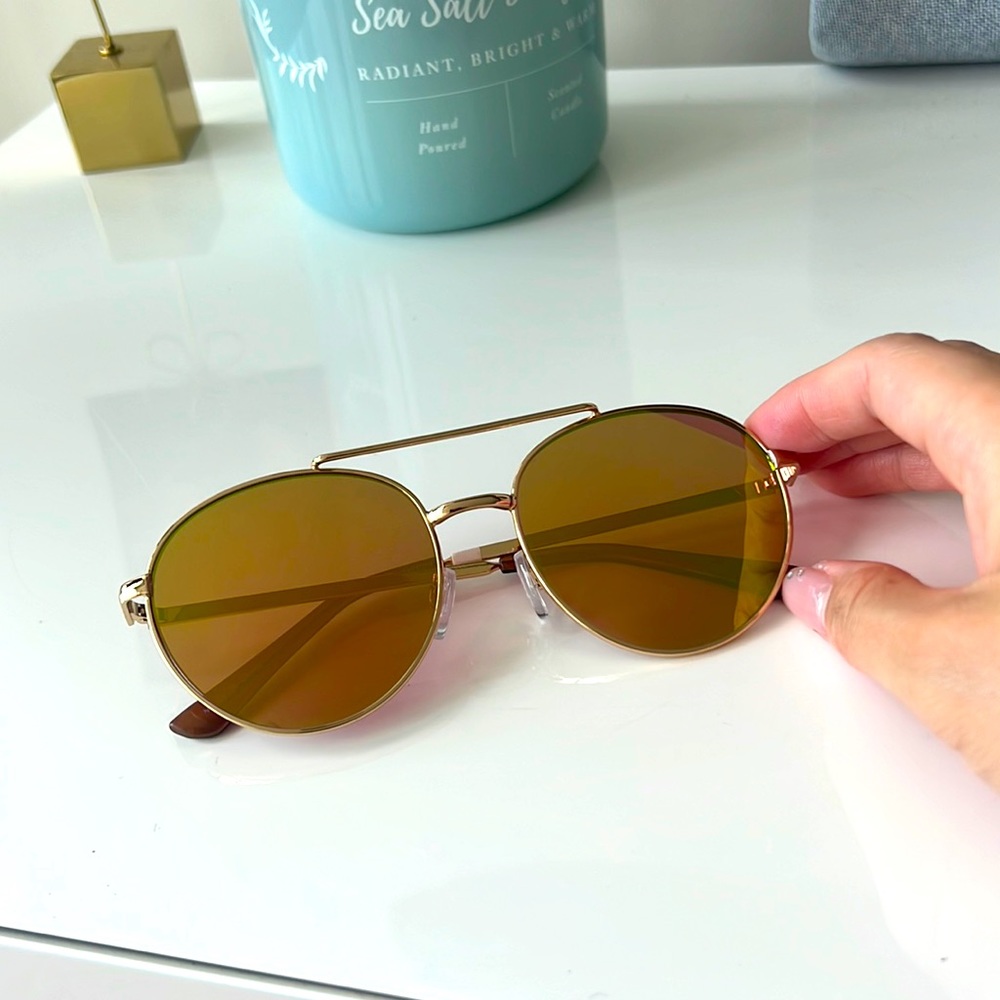 Gold lenses aviators